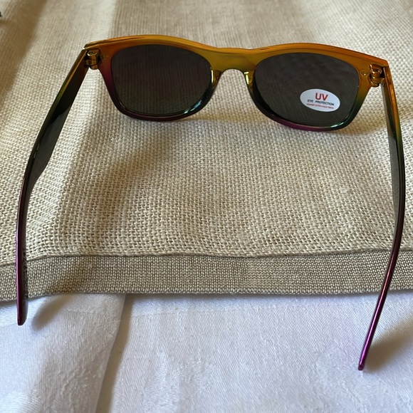 VW Volkswagen Atlas Cross Sport Mirrored Sunglasses with storage pouch new - Picture 8 of 8